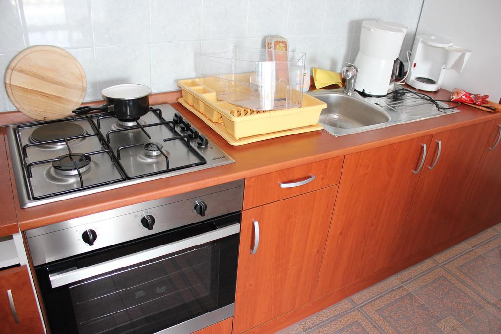 Apartments Toni Na Moru Drage Bilik gambar