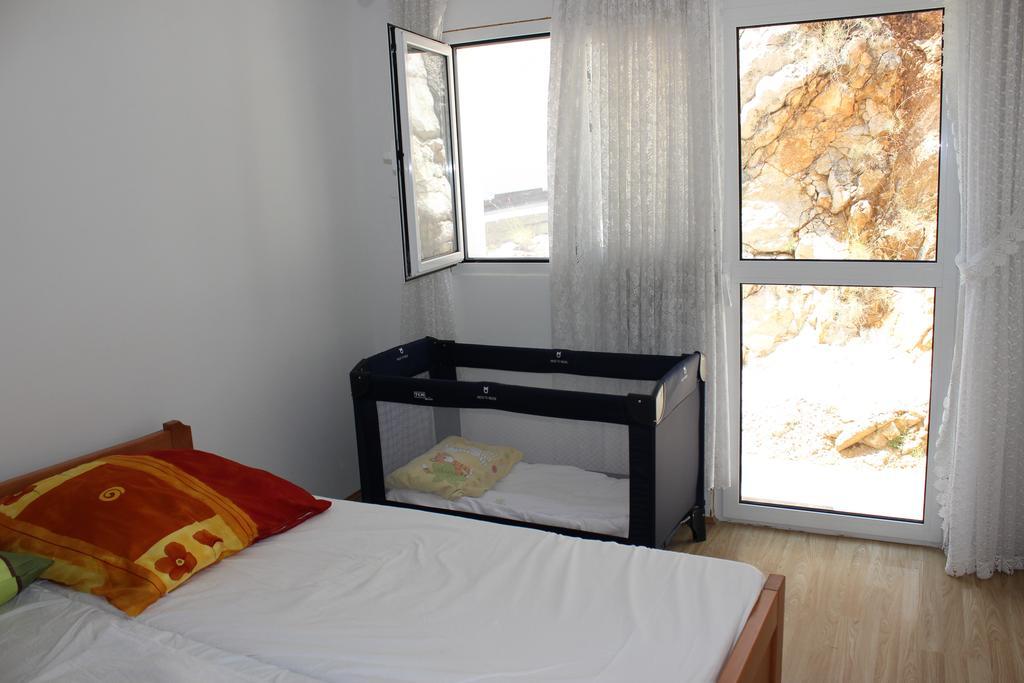 Apartments Toni Na Moru Drage Bilik gambar