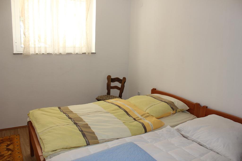 Apartments Toni Na Moru Drage Bilik gambar