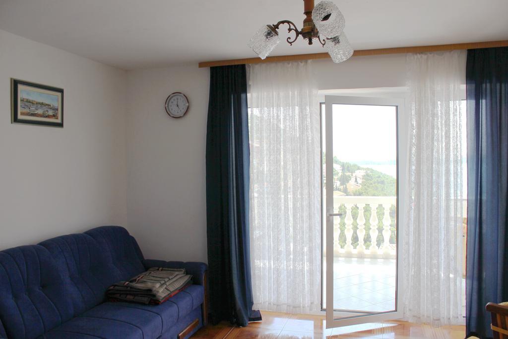 Apartments Toni Na Moru Drage Bilik gambar